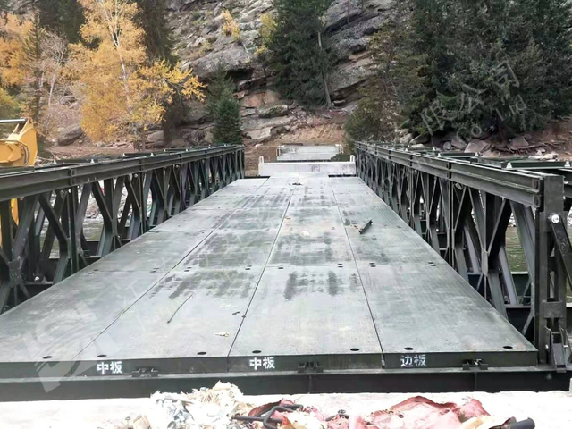Prefabricated steel bridge deck for pastoral area transport in harsh weather