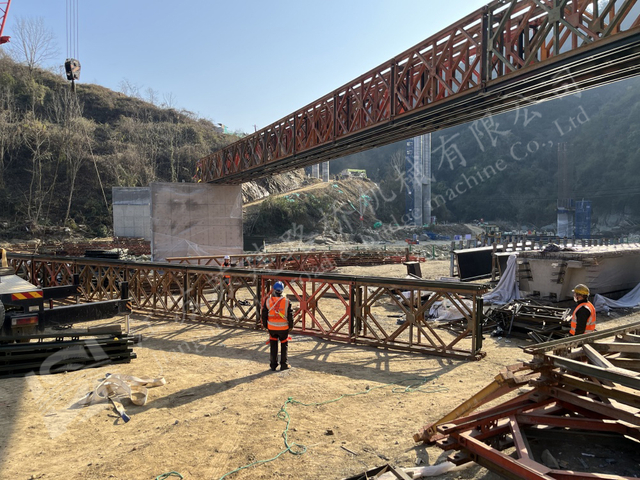 Emergency Bailey steel bridge restoring Hanjiang River mountain traffic