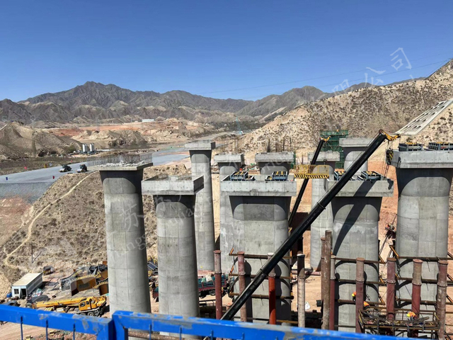 Large bridge pier worksite using Bailey bridge system for construction access