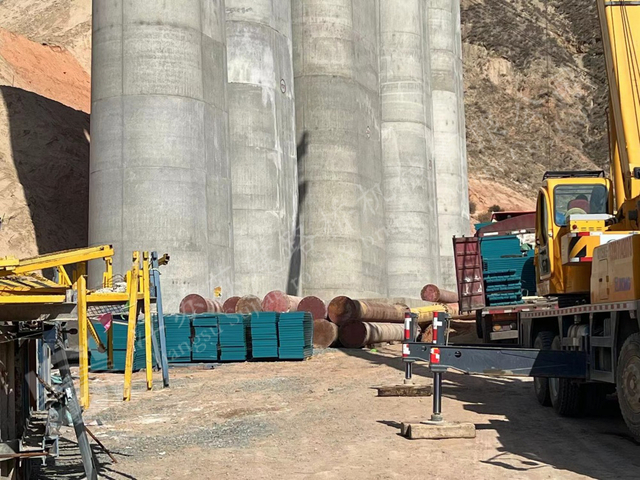 Lanzhou temporary construction access bridge materials delivered to mountain project site