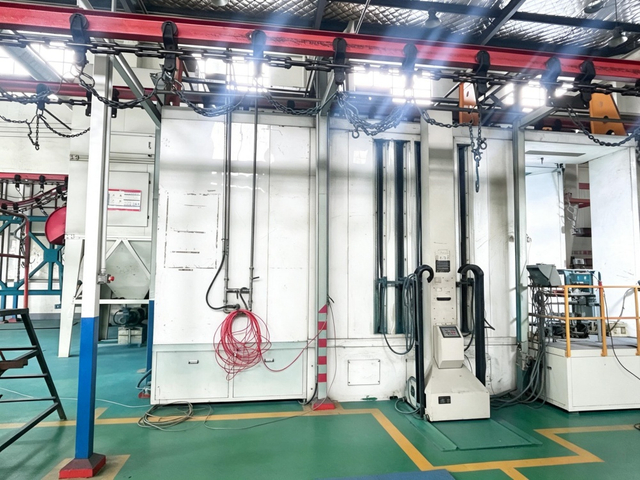Automated spray booth for steel truss bridge surface treatment and finishing