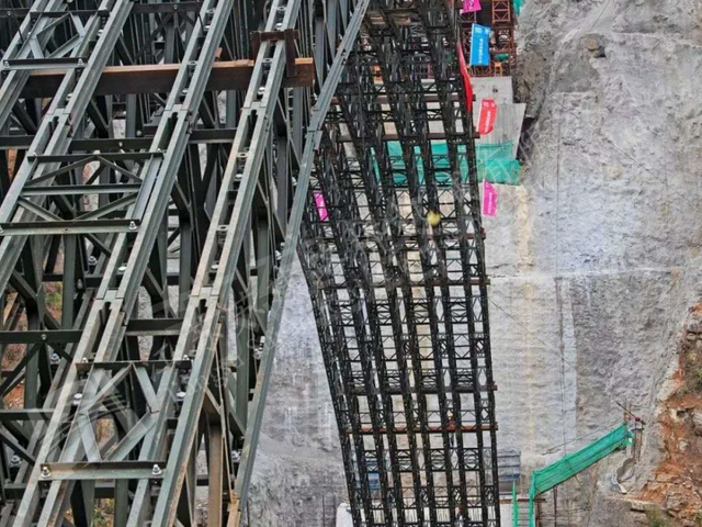 Heavy-duty steel truss support system for Xixi River arch bridge erection