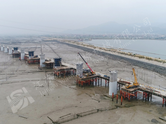 Offshore steel trestle and work platform for Meizhou Bay cross-sea bridge